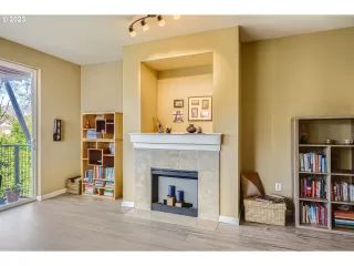 Photo #5: 23682917 Listing