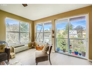 Photo #6: 23682917 Listing