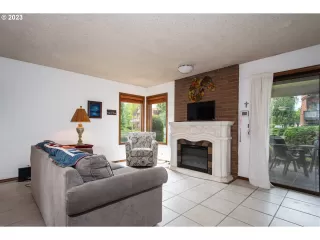 Photo #5: 23682995 Listing