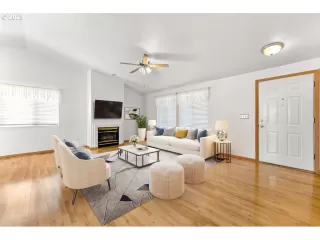 Photo #5: 23683011 Listing