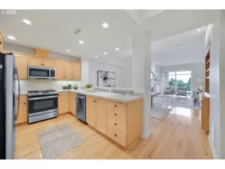 Photo #2: 23683106 Listing