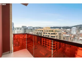 Photo #4: 23684006 Listing