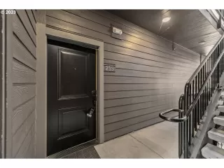 Photo #2: 23684156 Listing