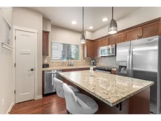 Photo #4: 23684156 Listing