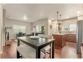 Photo #5: 23684156 Listing