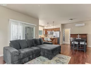 Photo #6: 23684156 Listing