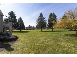 Photo #4: 23684657 Listing