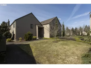 Photo #5: 23684657 Listing