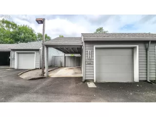 Photo #1: 23684716 Listing