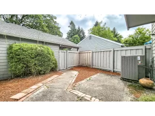 Photo #3: 23684716 Listing