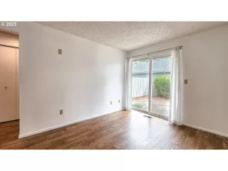 Photo #4: 23684716 Listing