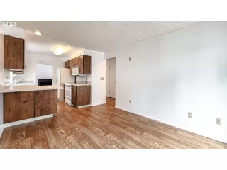 Photo #6: 23684716 Listing