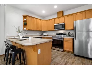 Photo #5: 23685606 Listing 