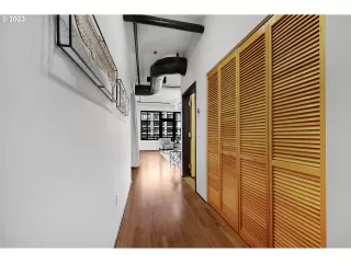 Photo #3: 23686448 Listing