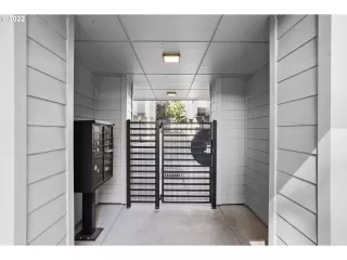 Photo #2: 23687628 Listing