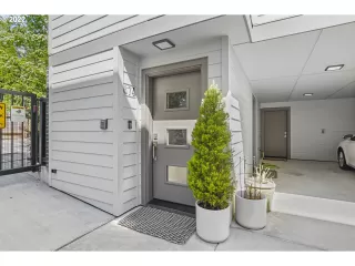 Photo #5: 23687628 Listing