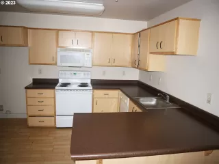 Photo #3: 23687678 Listing