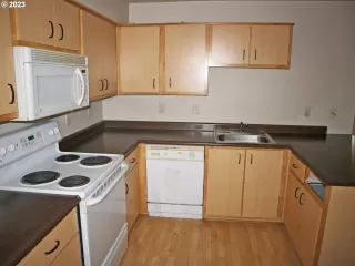 Photo #4: 23687678 Listing