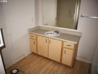 Photo #5: 23687678 Listing