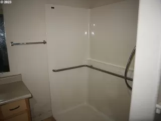 Photo #6: 23687678 Listing