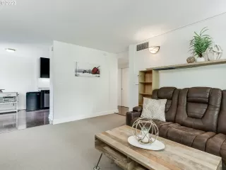 Photo #5: 23688466 Listing 