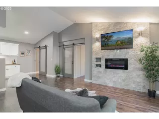 Photo #5: 23688949 Listing 