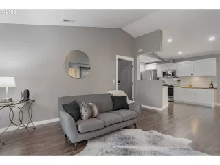 Photo #6: 23688949 Listing 