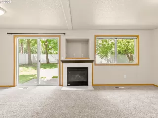 Photo #4: 23689193 Listing