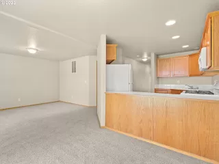 Photo #5: 23689193 Listing