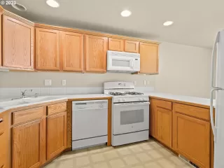 Photo #6: 23689193 Listing