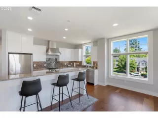 Photo #6: 23689455 Listing 