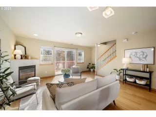 Photo #4: 23690036 Listing