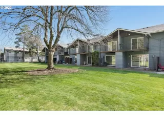 Photo #4: 23690144 Listing