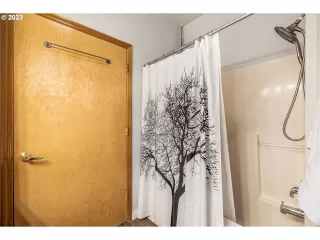 Photo #5: 23690585 Listing 