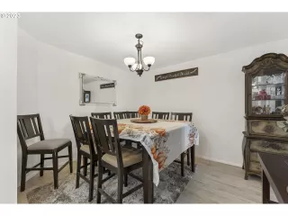 Photo #4: 23690948 Listing