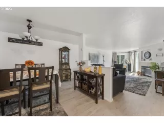 Photo #5: 23690948 Listing