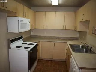 Photo #3: 23691070 Listing