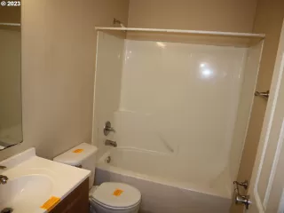 Photo #4: 23691070 Listing
