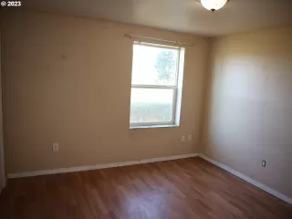 Photo #6: 23691070 Listing