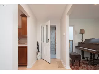 Photo #1: 23692213 Listing