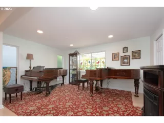 Photo #2: 23692213 Listing