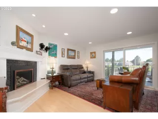 Photo #4: 23692213 Listing