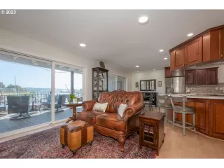 Photo #5: 23692213 Listing