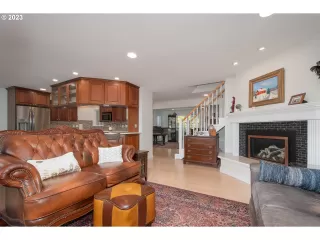 Photo #6: 23692213 Listing