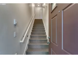 Photo #4: 23693357 Listing