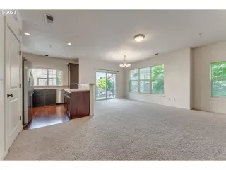 Photo #5: 23693357 Listing