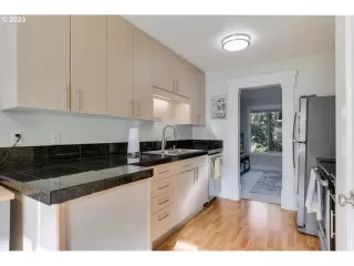 Photo #6: 23693592 Listing 