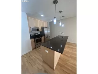 Photo #4: 23693851 Listing