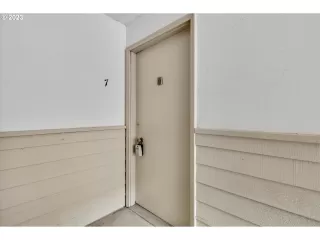 Photo #3: 23693975 Listing