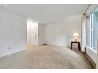 Photo #4: 23693975 Listing